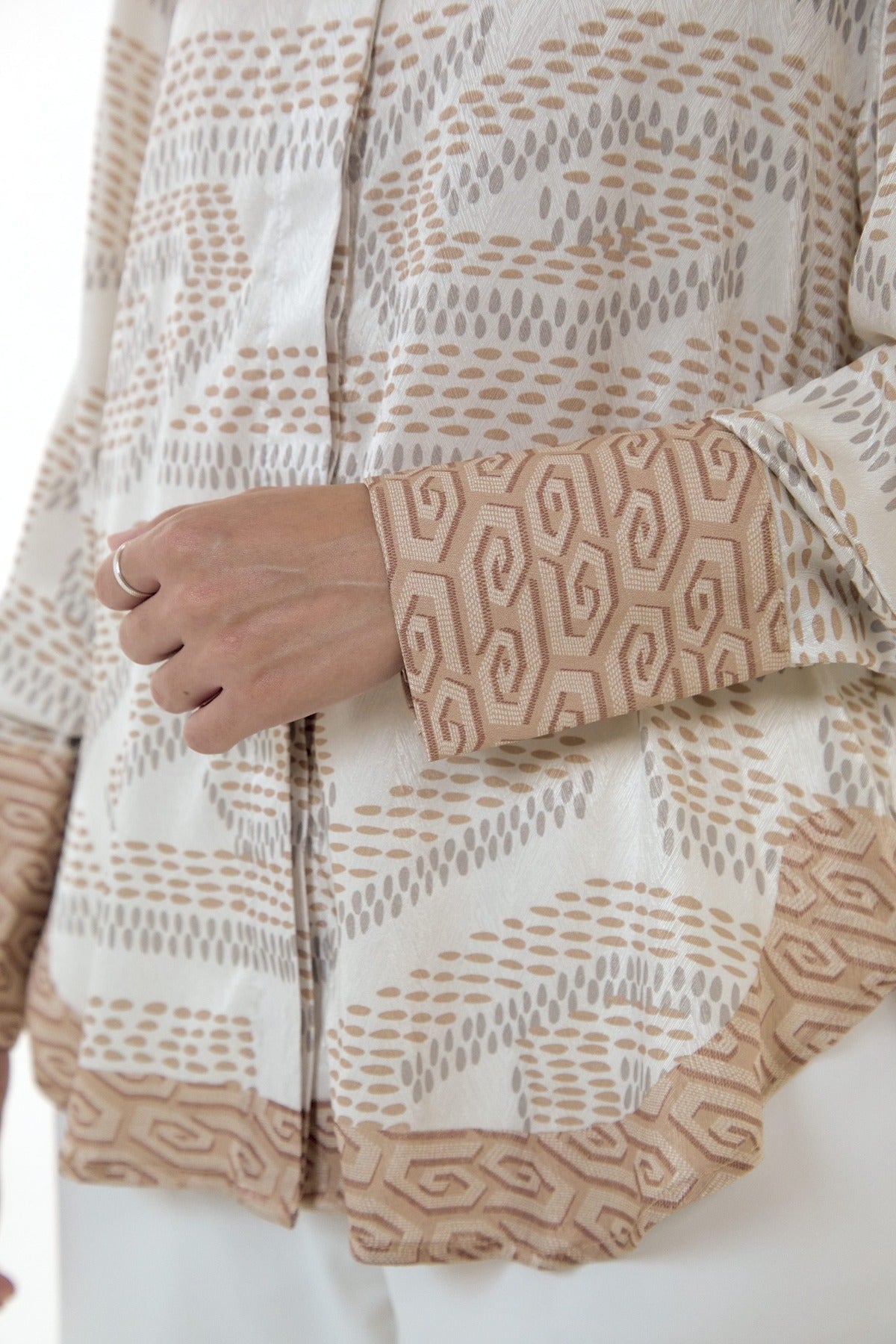 NIRA DAILY BLOUSE - BEIGE