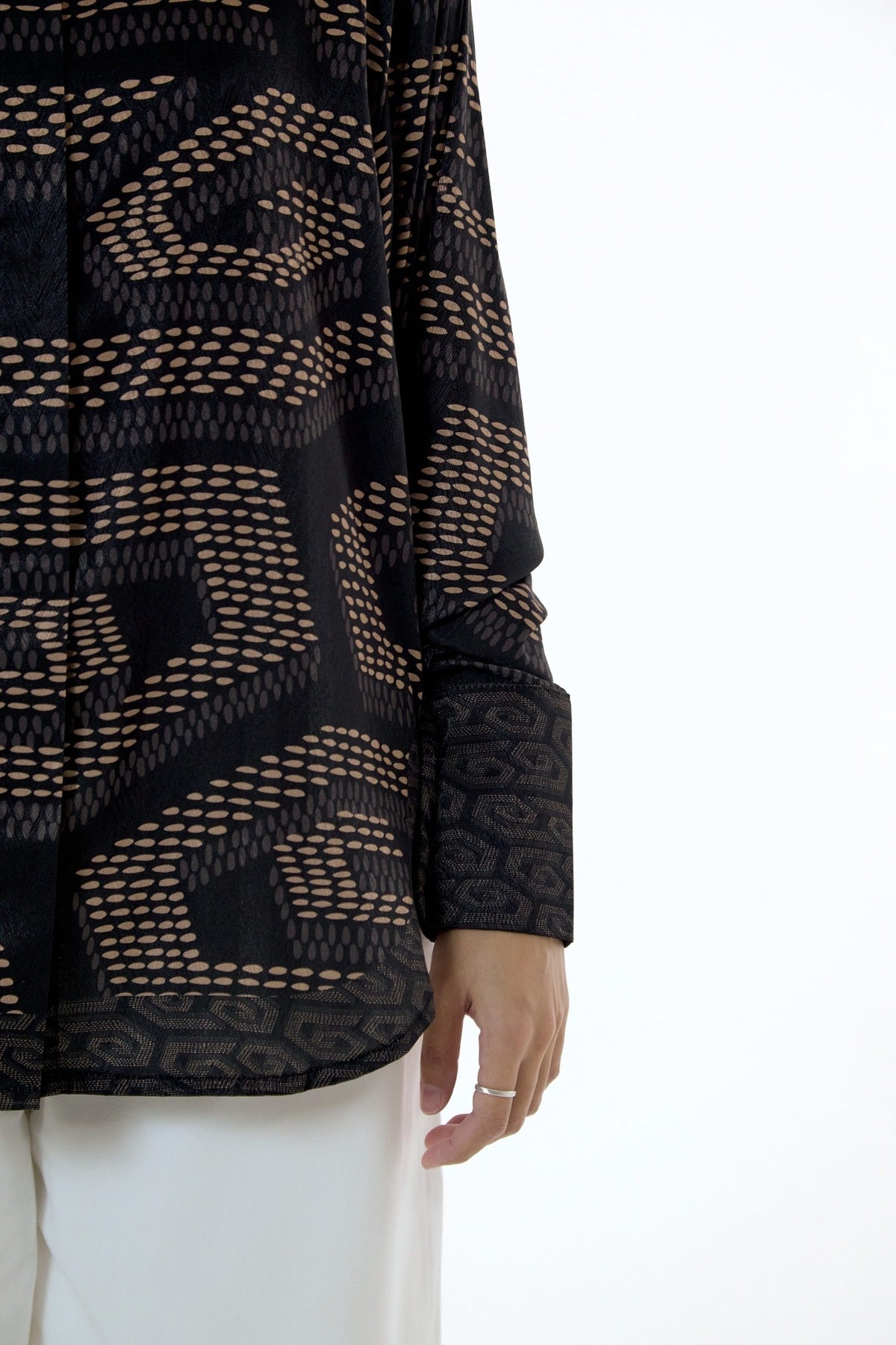 NIRA DAILY BLOUSE - BLACK