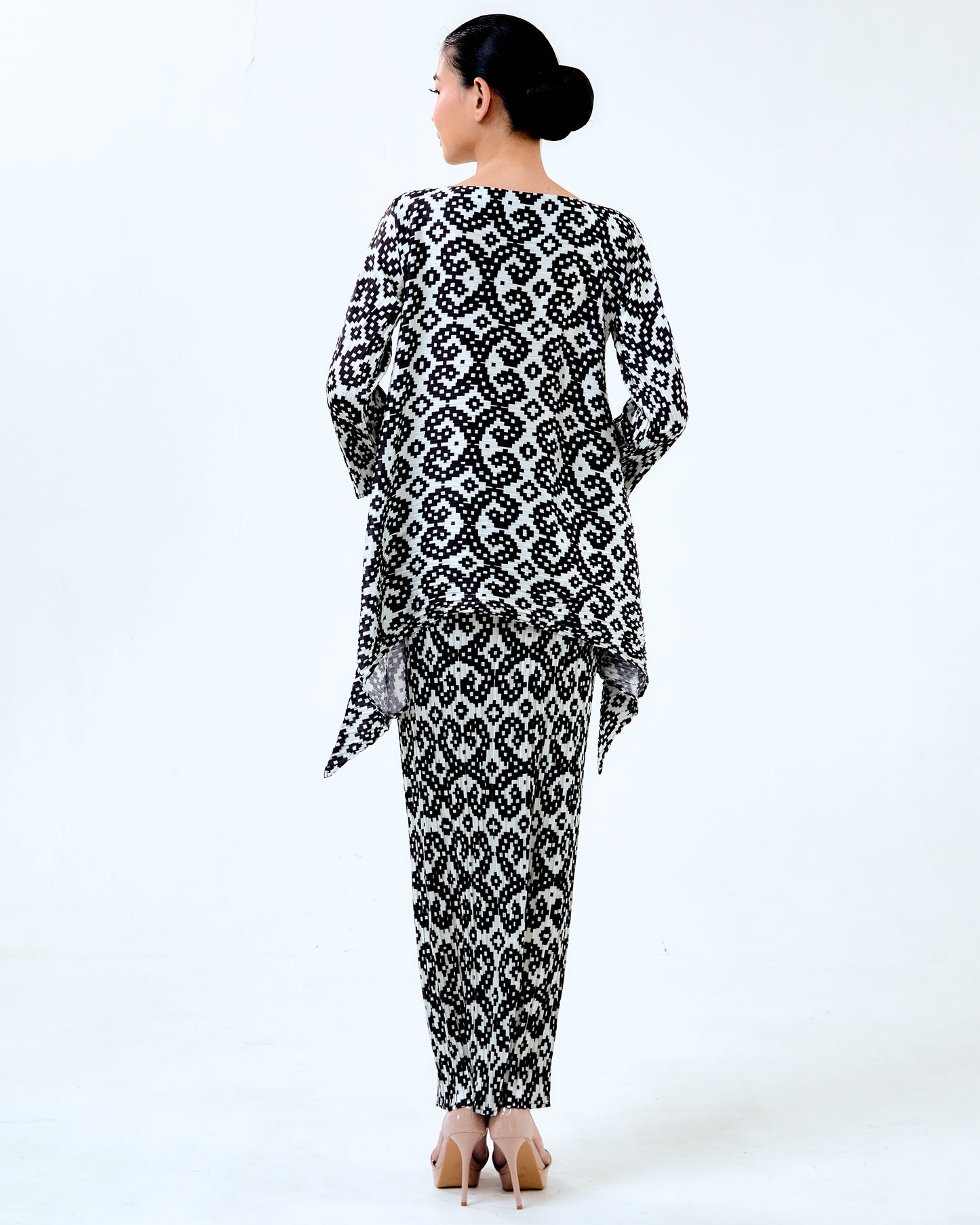 SAND PLEATED KURUNG SET - Black (Pre-Order)