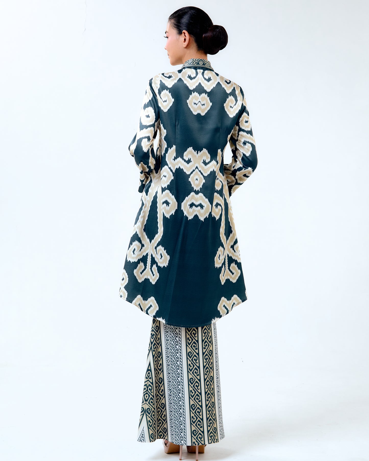 SANDY LONG KEBAYA SET - Navy (Pre-Order)