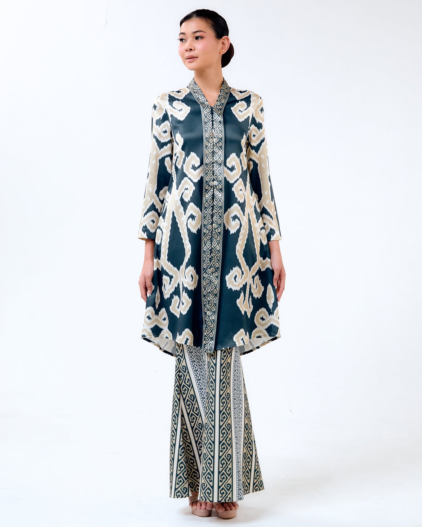 SANDY LONG KEBAYA SET - Navy (Pre-Order)