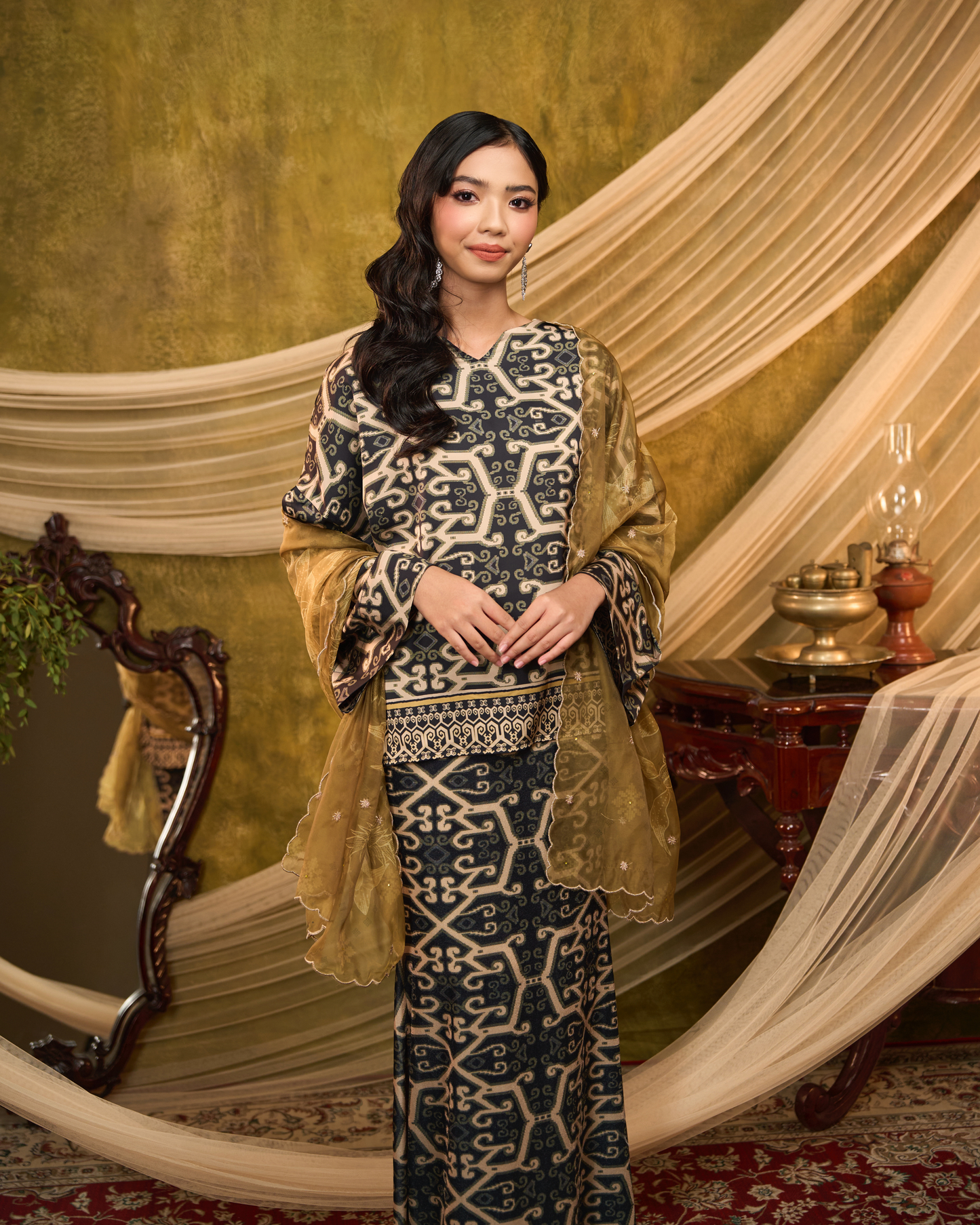 NITA KURUNG - Black/Gold