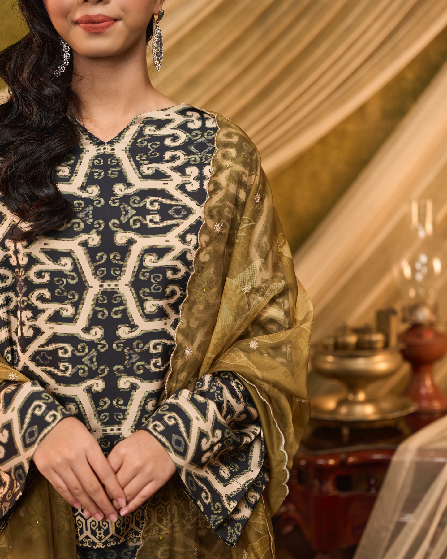 NITA KURUNG - Black/Gold