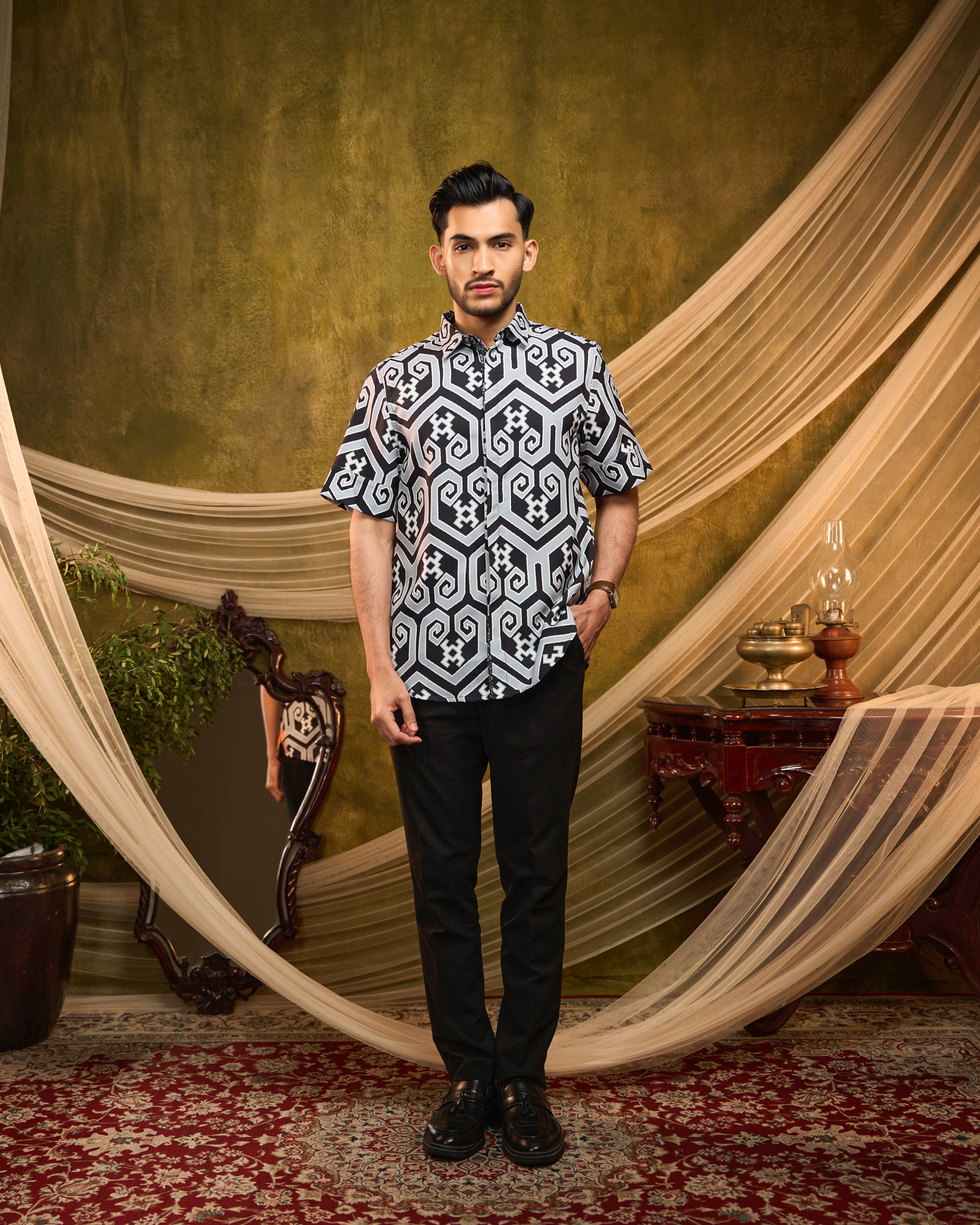 MELA SHORT SLEEVE SHIRT - Black