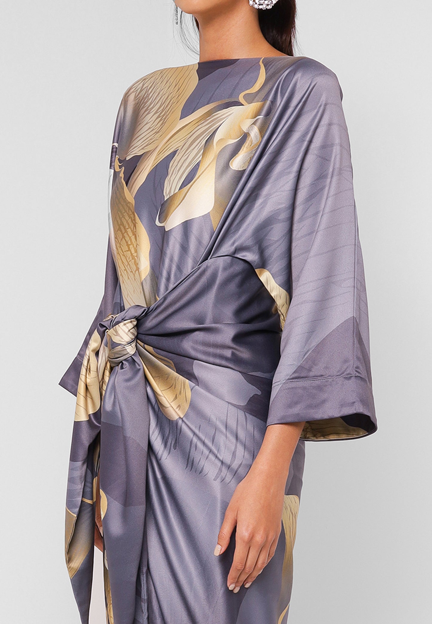 PERA KAFTAN WITH TIE IN GREY AND GOLD - BLACK